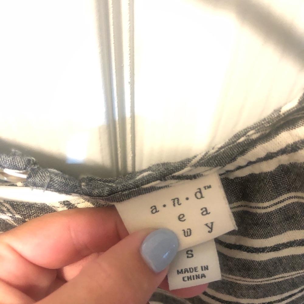 Women’s shirt from Target (a new day) - Picture 2 of 2